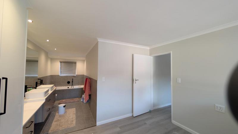 3 Bedroom Property for Sale in Beach Estate Western Cape